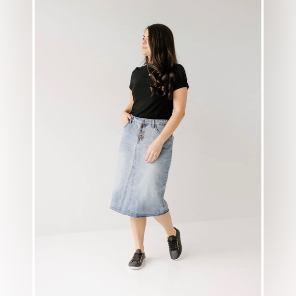 Main Street Exchange Dresses & Skirts - Main Street Exchange “Haven” knee length denim skirt